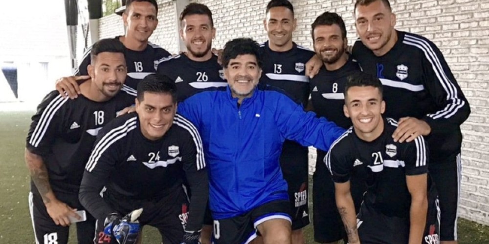 Maradona revel&oacute; que llevar&aacute; jugadores de Riestra para su nuevo club en Emiratos &Aacute;rabes
