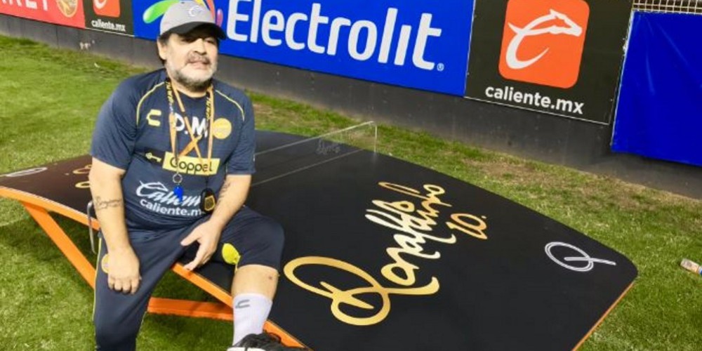 El curioso regalo que le hizo Ronaldinho a Maradona y los Dorados de Sinaloa