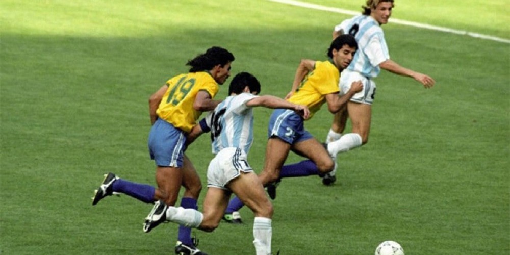 Subastan tres objetos emblem&aacute;ticos de la etapa de Maradona como jugador