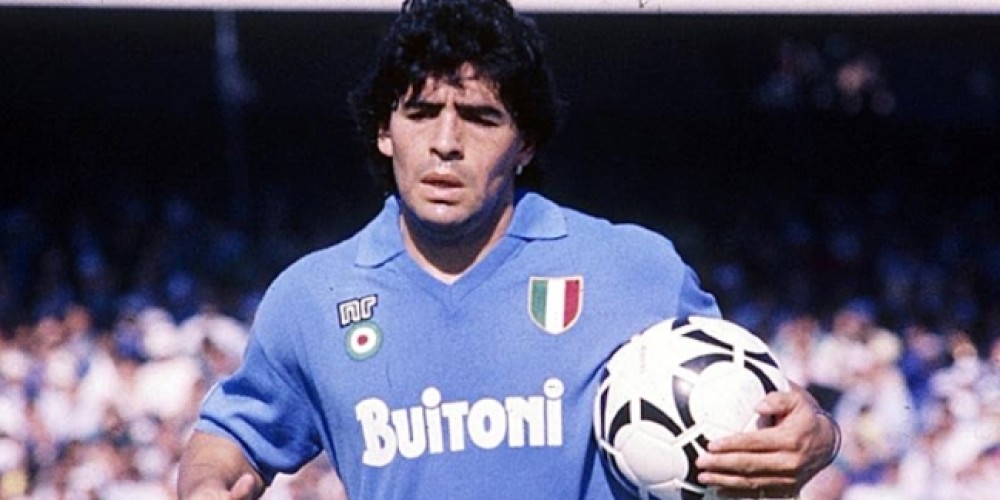 Un político italiano quiere convertir al estadio del Napoli en el “Maradona Stadium”