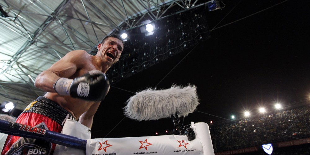 Todas las veces que Maravilla Martínez peleó en una cancha de fútbol