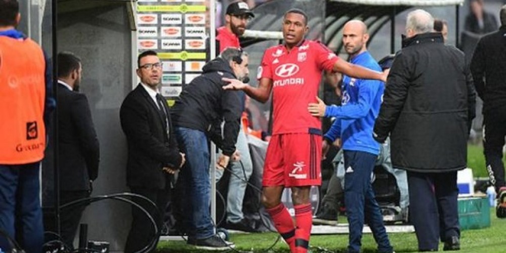 Insólito: expulsan un jugador por tirar la tarjeta del árbitro por accidente