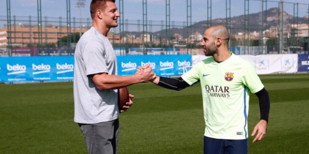 Javier Mascherano prob&oacute; suerte en el f&uacute;tbol americano