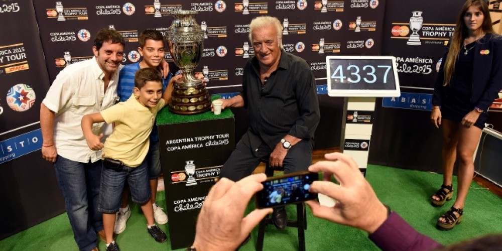 M&aacute;s de 6000 fan&aacute;ticos argentinos visitaron al trofeo de Copa Am&eacute;rica junto a MasterCard