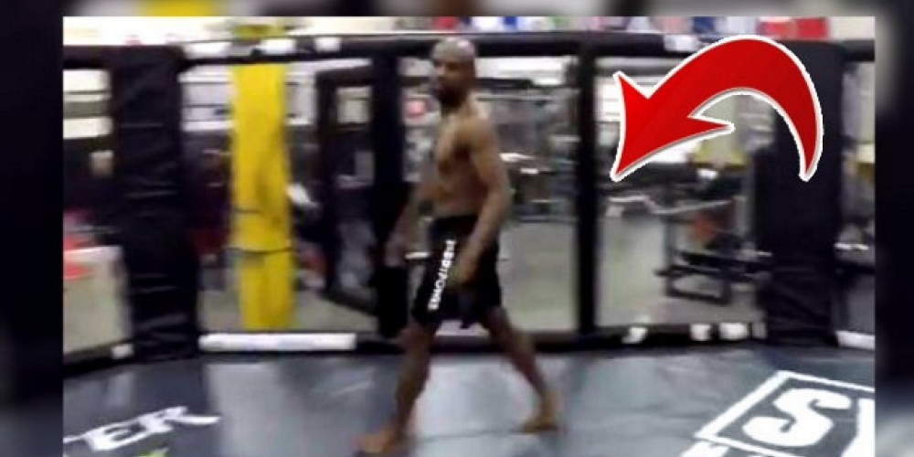 El curioso entrenamiento de Mayweather en una jaula de MMA que disparó un sinfín de especulaciones