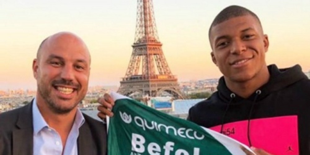 La historia por la cual Mbapp&eacute; pos&oacute; con una camiseta de Sarmiento de Jun&iacute;n