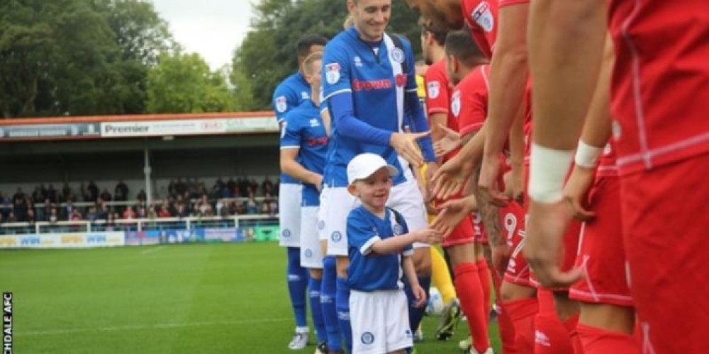 Un club ingl&eacute;s incluy&oacute; entre sus suplentes a un ni&ntilde;o de 5 a&ntilde;os por un emocionante motivo