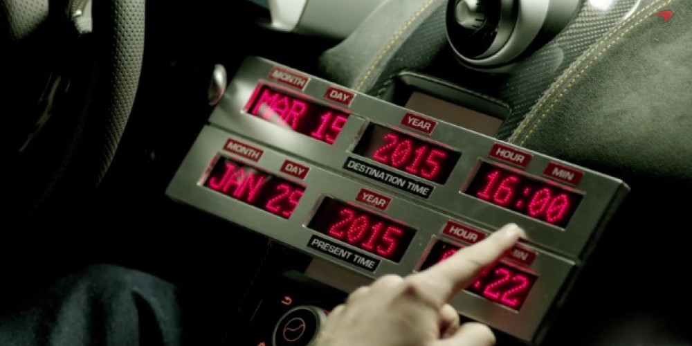 Con Button y Alonso, McLaren parodia "Volver al Futuro"