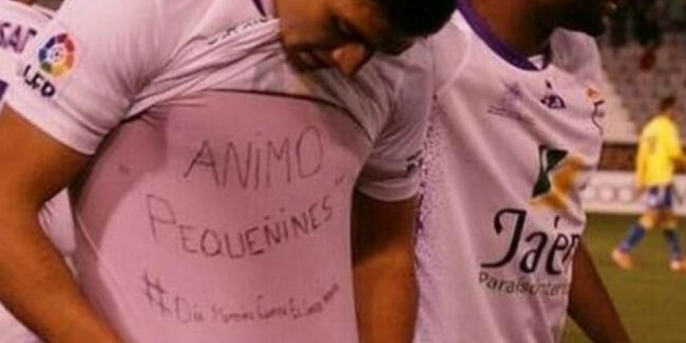 Lo multaron por mostrar un mensaje de apoyo a la lucha contra el c&aacute;ncer