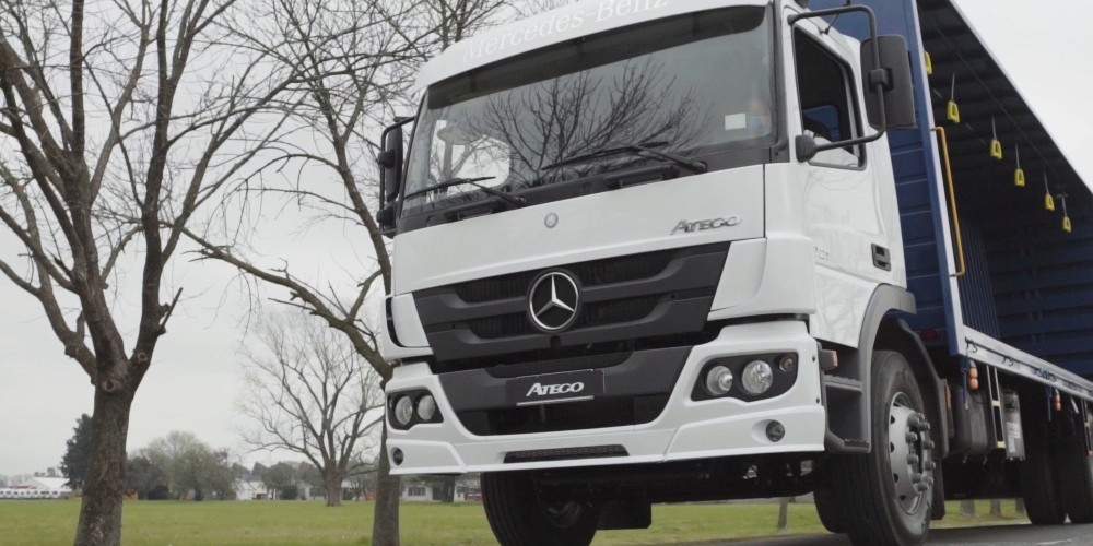 Mercedes-Benz presentó la versión automatizada del Atego 1721