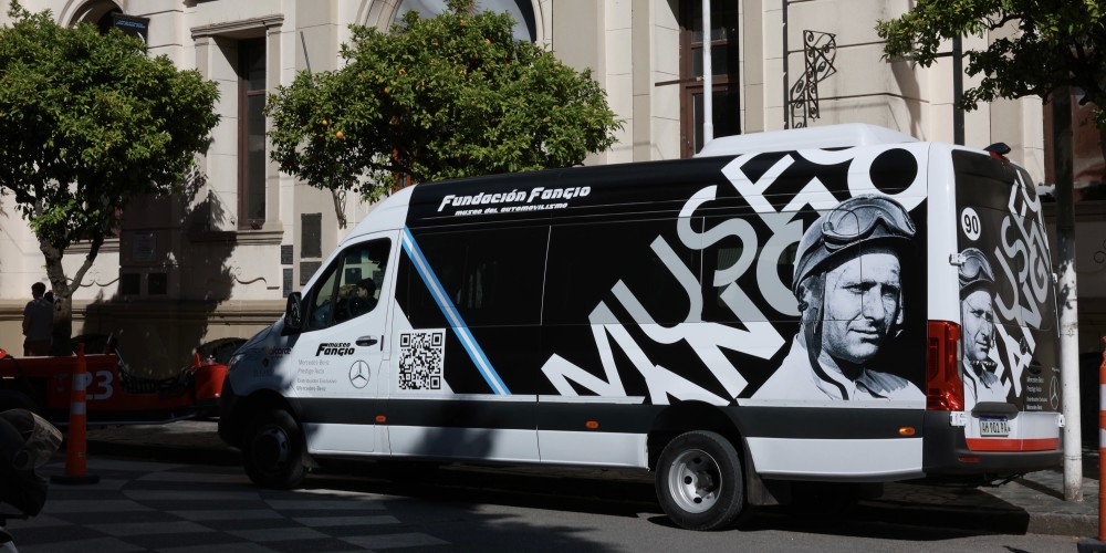 Mercedes-Benz y Fundación Fangio celebran el 39° aniversario del Museo de Balcarce con un nuevo servicio turístico