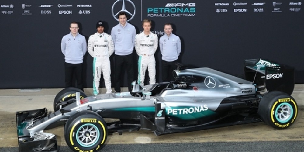 Mercedes presentó su monoplaza W07 con el que buscará el Tricampeonato