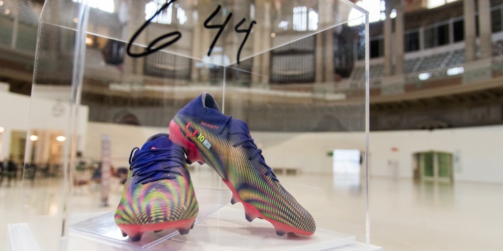 Los botines de Messi llegan al museo con un fin ben&eacute;fico de la mano de adidas