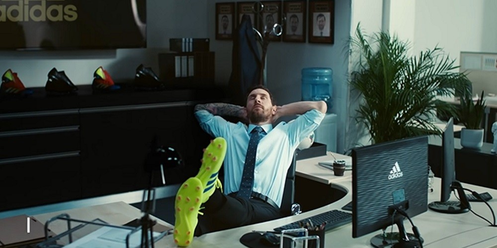 La &uacute;ltima campa&ntilde;a de adidas que lo tiene a Messi como oficinista