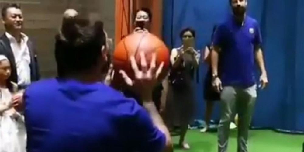 Messi volvi&oacute; a sorprender con sus habilidades para el b&aacute;squet en Jap&oacute;n