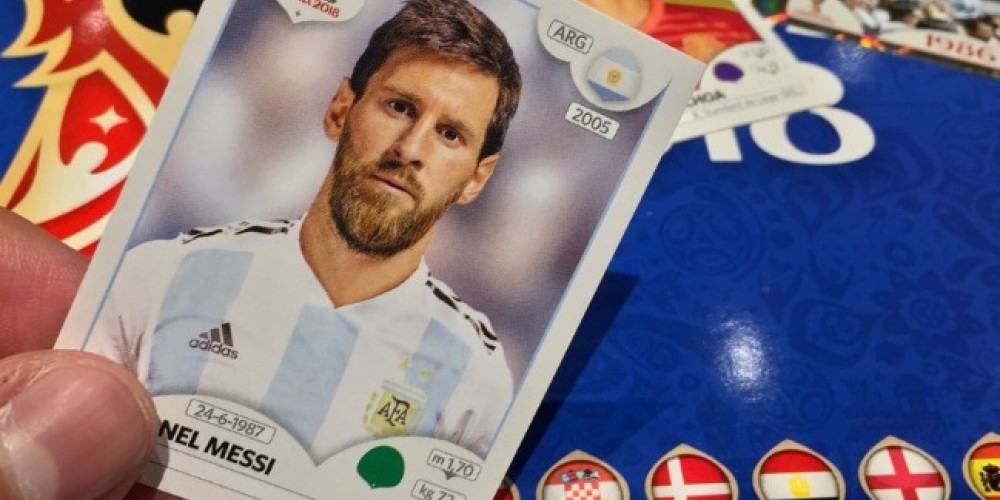 Lionel Messi, protagonista de un mural hecho a partir de 1000 figuritas