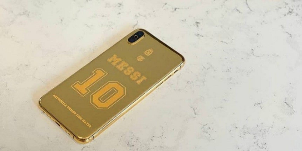 El celular ba&ntilde;ado en oro que usa Messi