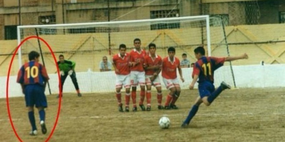 El jugador del ascenso que le sacaba los tiros libres a Messi en el FC Barcelona