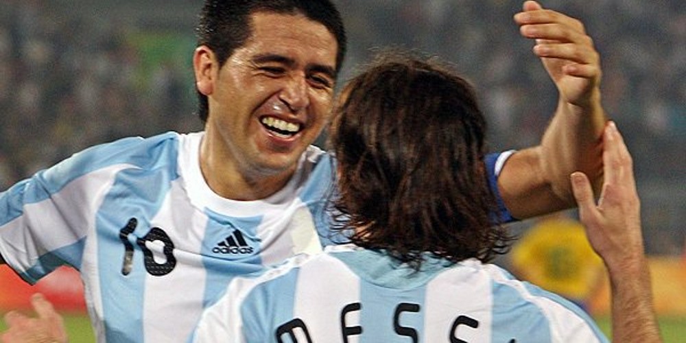 Ni genialidades ni goles; el detalle que comparten Messi y Riquelme en la Selecci&oacute;n Argentina 