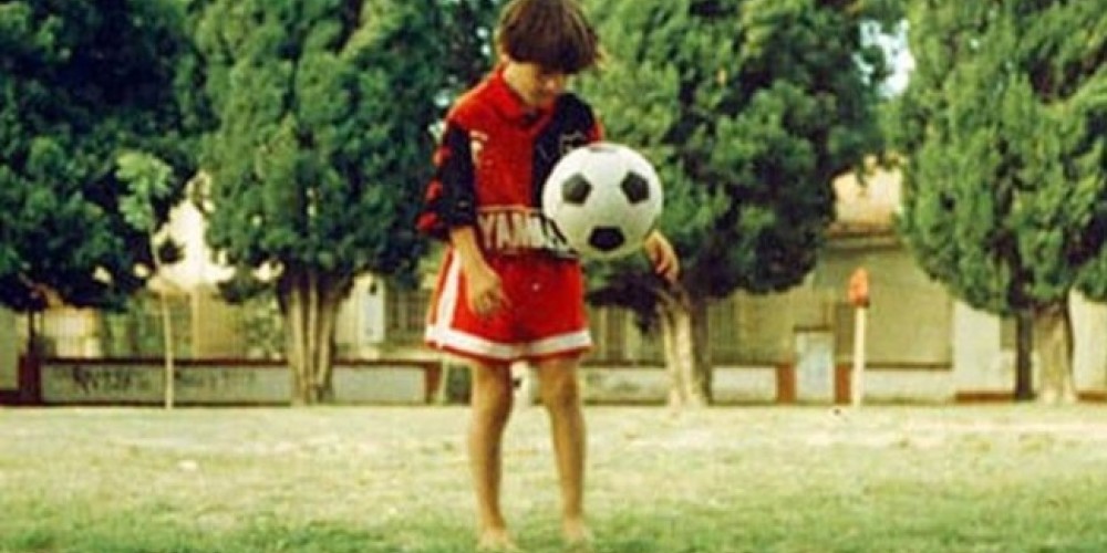 El d&iacute;a que Messi se fractur&oacute; por errarle a la pelota