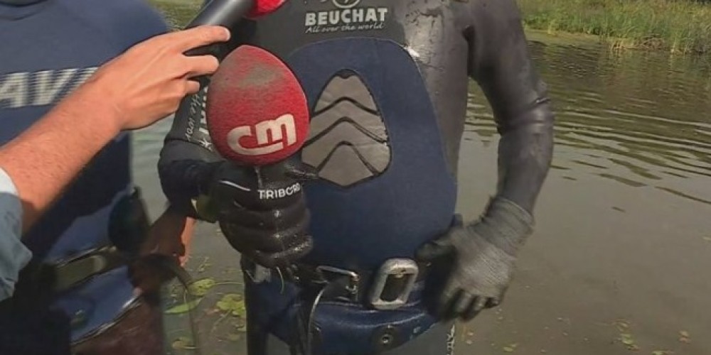 Recuperaron el micr&oacute;fono que Cristiano tir&oacute; a un lago y organizan una subasta solidaria