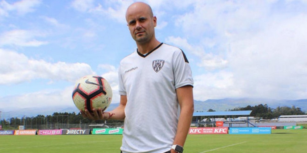 La historia detrás del español que dirigió solamente en las inferiores de Qatar y es finalista de la Sudamericana