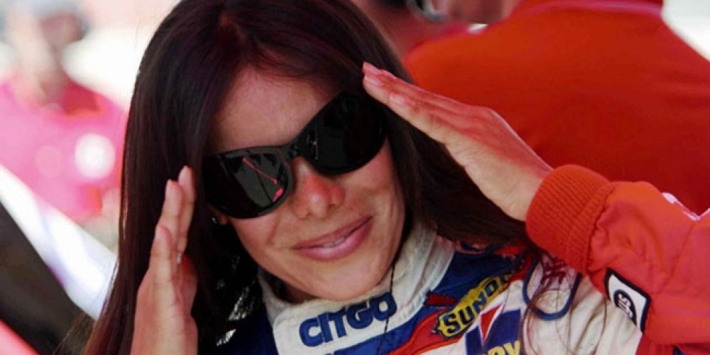 La venezolana Milka Duno será la primera mujer hispana en el NASCAR