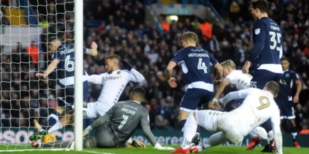 Dos remontadas, un expulsado y siete goles en 70 minutos: el infartante partido en el Reino Unido