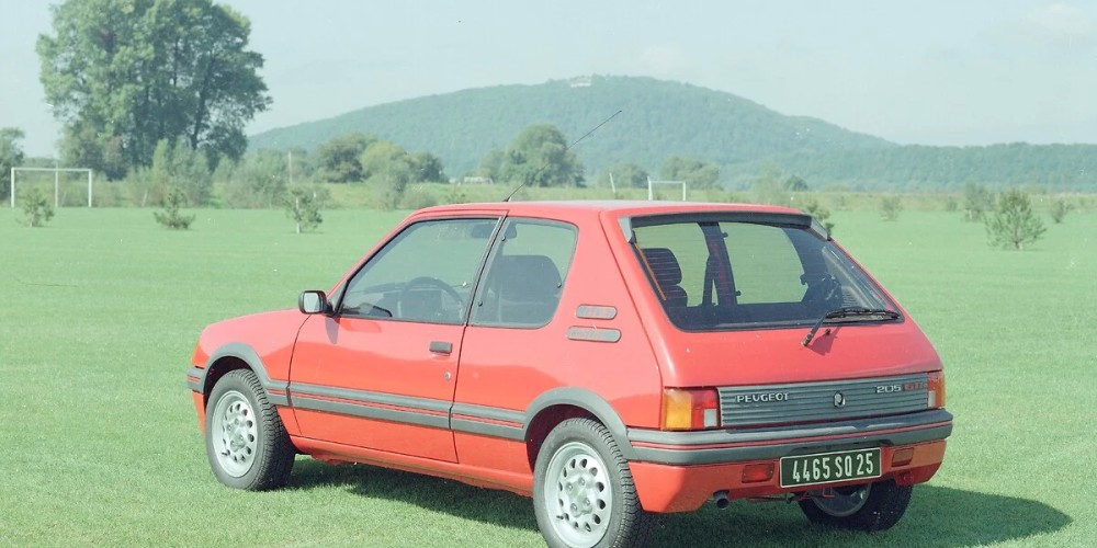 El m&iacute;tico Peugeot 205 GTI cumple 40 a&ntilde;os