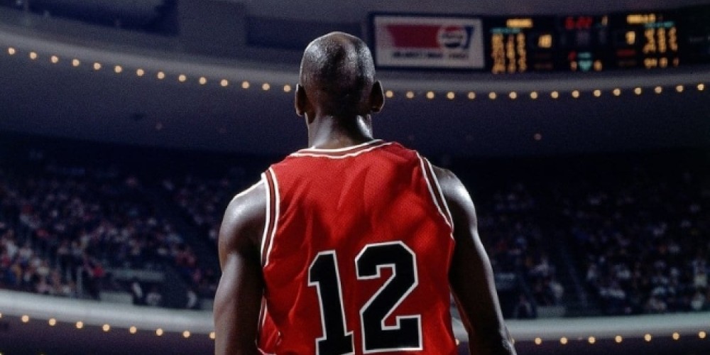 Subastan una impensada camiseta de Michael Jordan por San Valentín