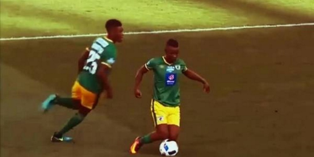 Sud&aacute;frica: Lo amonestaron por amagar