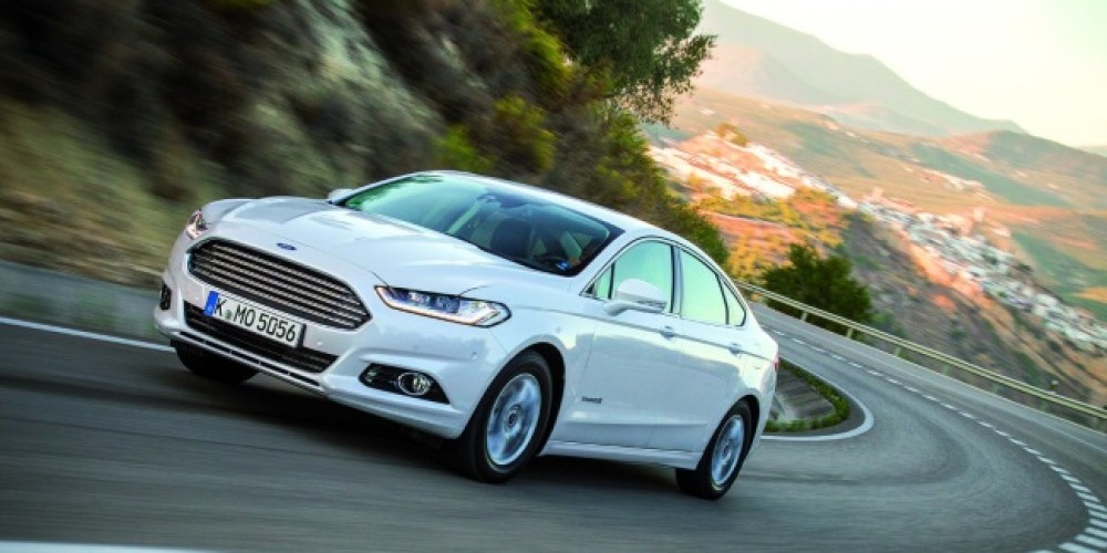 Reduciendo la huella de carbono desaf&iacute;o a los Alpes en un Mondeo h&iacute;brido