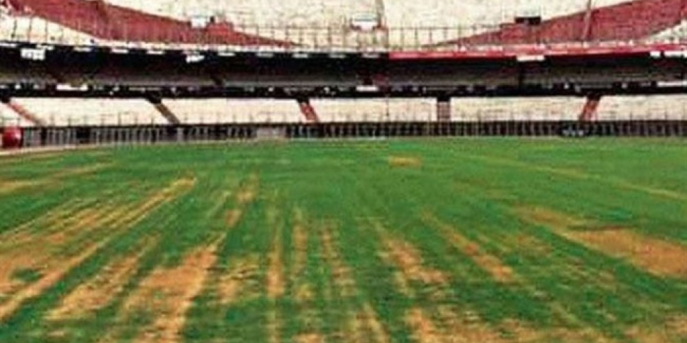 El desconcertante error que provocó el mal estado en el campo de juego del Monumental