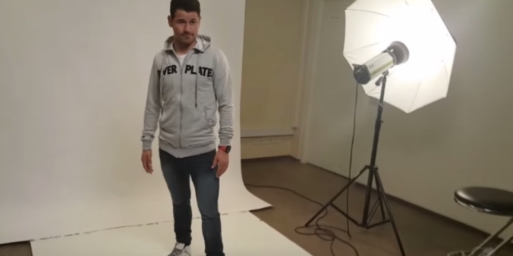 Rodrigo Mora fue actor por un d&iacute;a para el River Plate Store