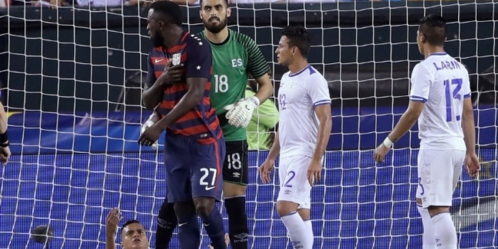 Ins&oacute;lito: el jugador que emul&oacute; a Luis Su&aacute;rez y mordi&oacute; a su rival en un c&oacute;rner