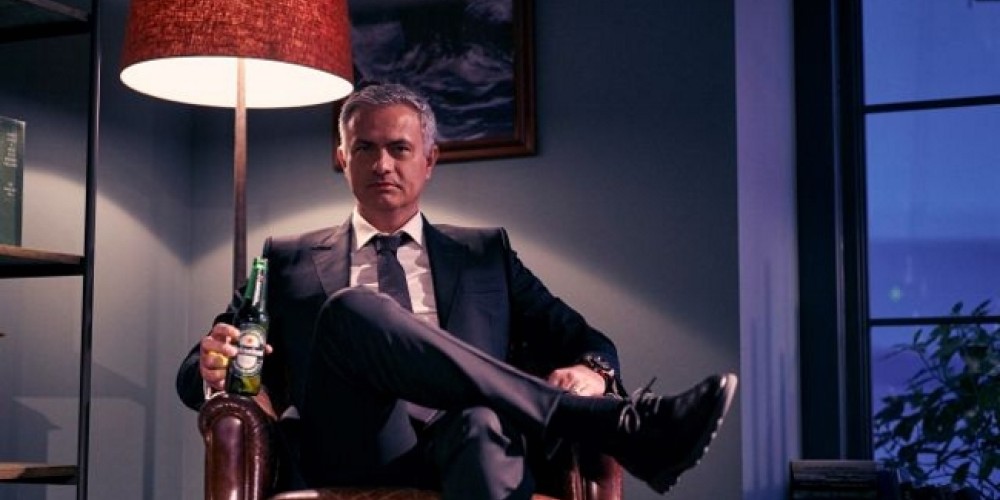 La publicidad de Mourinho mirando la Champions en un bar con una Heineken