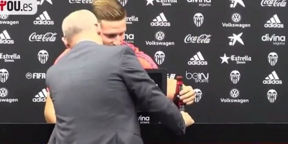 Un jugador musulm&aacute;n quiso correr una botella de cerveza de su conferencia de prensa