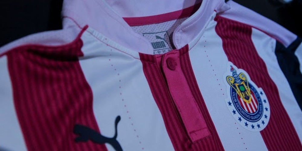 Chivas y Rayados de Monterrey presentaron sus nuevas camisetas rosas