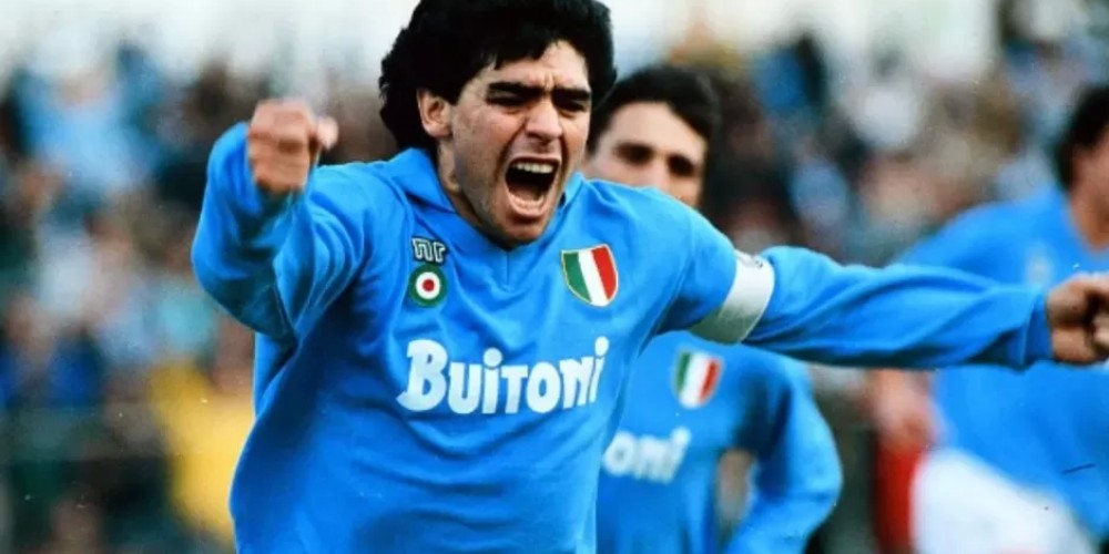 Napoli present&oacute; una nueva estatua en honor a Diego Maradona