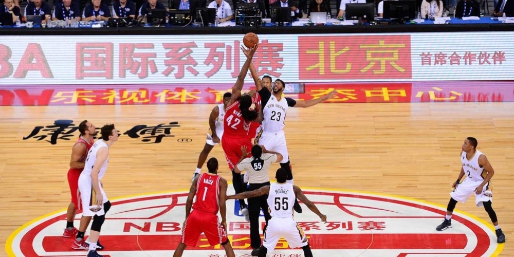 Para recuperar millones de d&oacute;lares, la NBA regresa a China y estudia cu&aacute;ndo podr&aacute; jugar partidos en el extranjero
