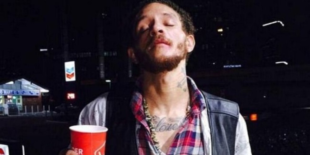 Hallan a un ex NBA caminando en la v&iacute;a p&uacute;blica con una bata de hospital