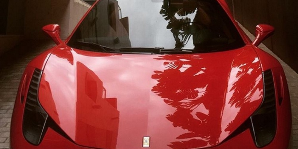 Pese al millonario embargo, Neymar se compr&oacute; una lujosa Ferrari
