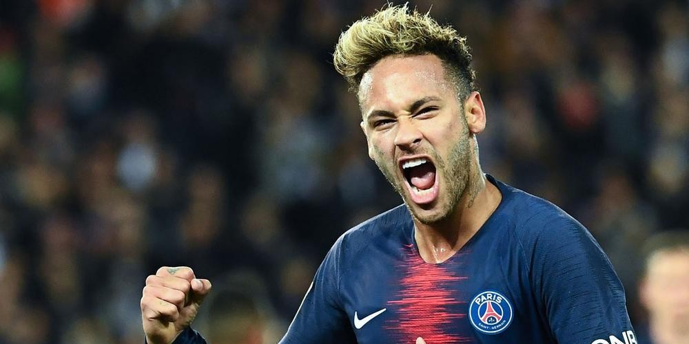 Las llamativas zapatillas de Neymar