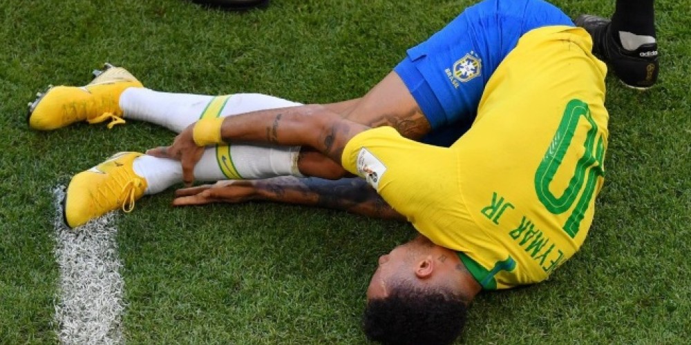 Un estudio reveló cuántos minutos estuvo tirado Neymar en el piso durante esta Copa del Mundo