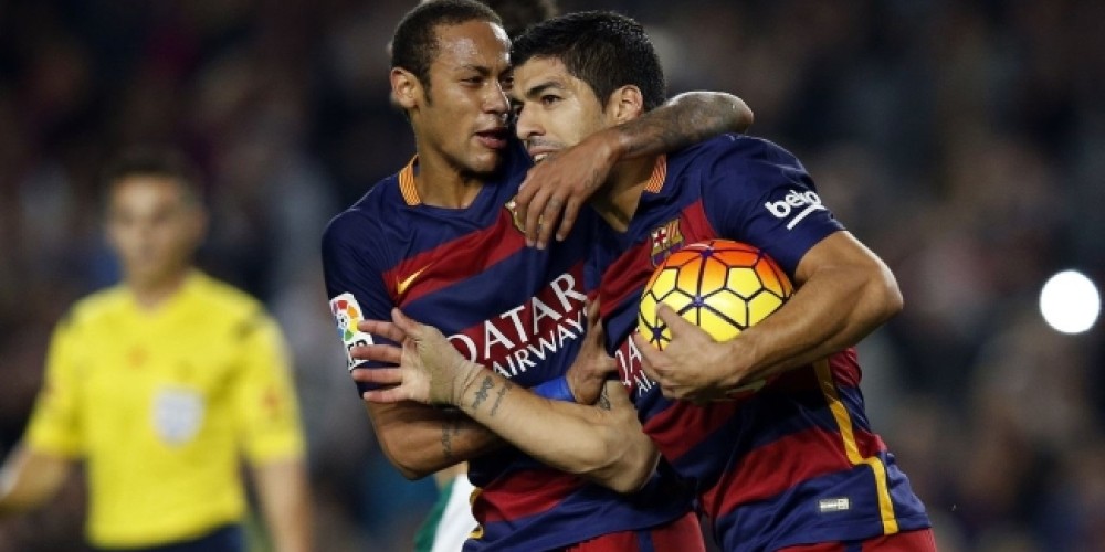 A Neymar y Suárez les ofrecieron hamburguesas por sus camisetas