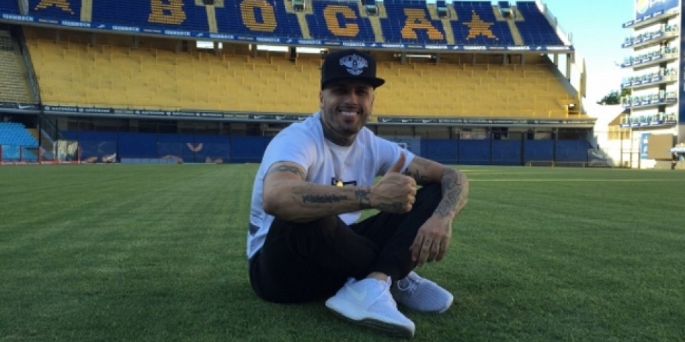 El cantante Nicky Jam visitó La Bombonera