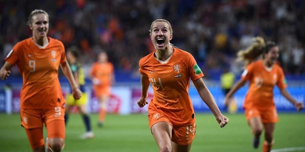 La marca de las finales del mundial femenino y masculino de la FIFA