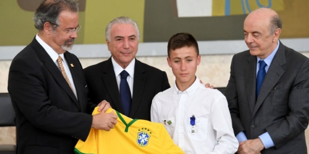 El niño que ayudó en el rescate de Chapecoense, sueña con ser futbolista