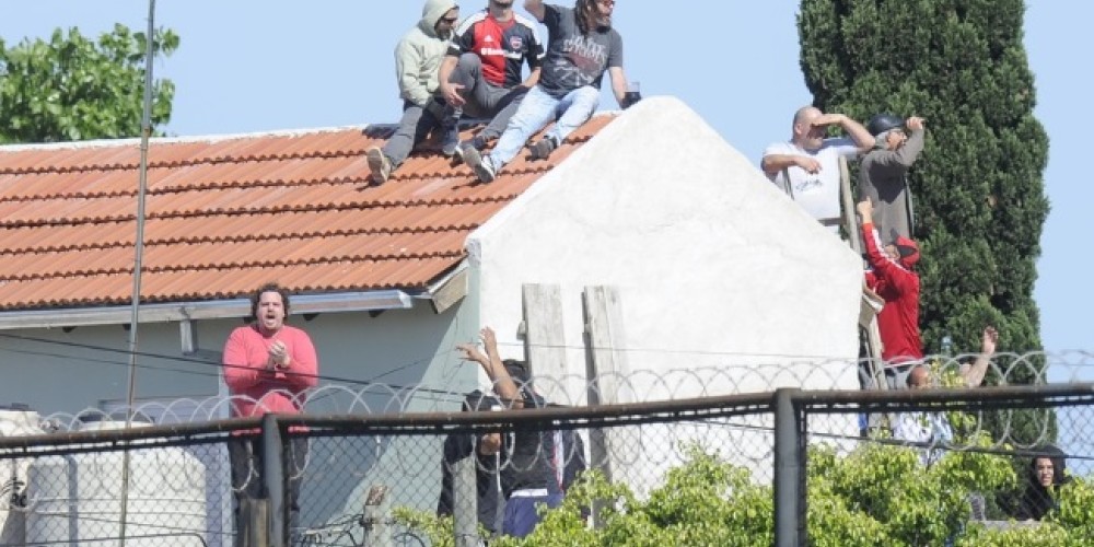 El grupo de hinchas que pagó hasta 10 mil pesos para ver el clásico desde una terraza