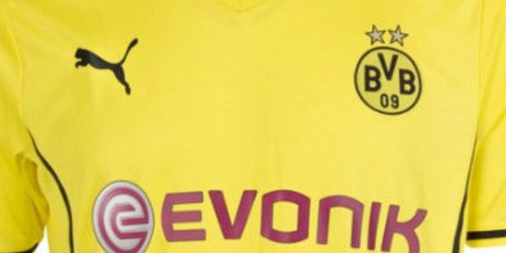 La nueva camiseta del Borussia presentada con flores
